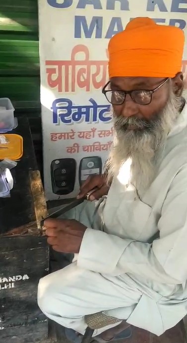 Car Key Makers technicians with advanced tools